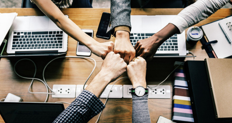 7 elementos indispensables para generar un buen ambiente laboral