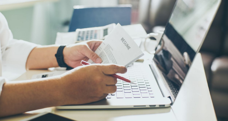 ¿Cómo reclutar talento bilingüe?
